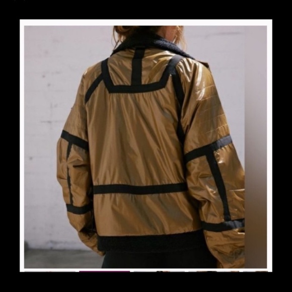 Free People Movement Vagabond Fleece Oversized Bomber. Medium - Picture 2 of 4